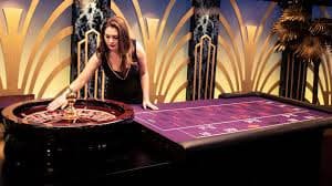 Tampilan dealer live casino profesional dan interaktif di wahana888